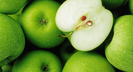 Почему яблоки темнеют при разрезании